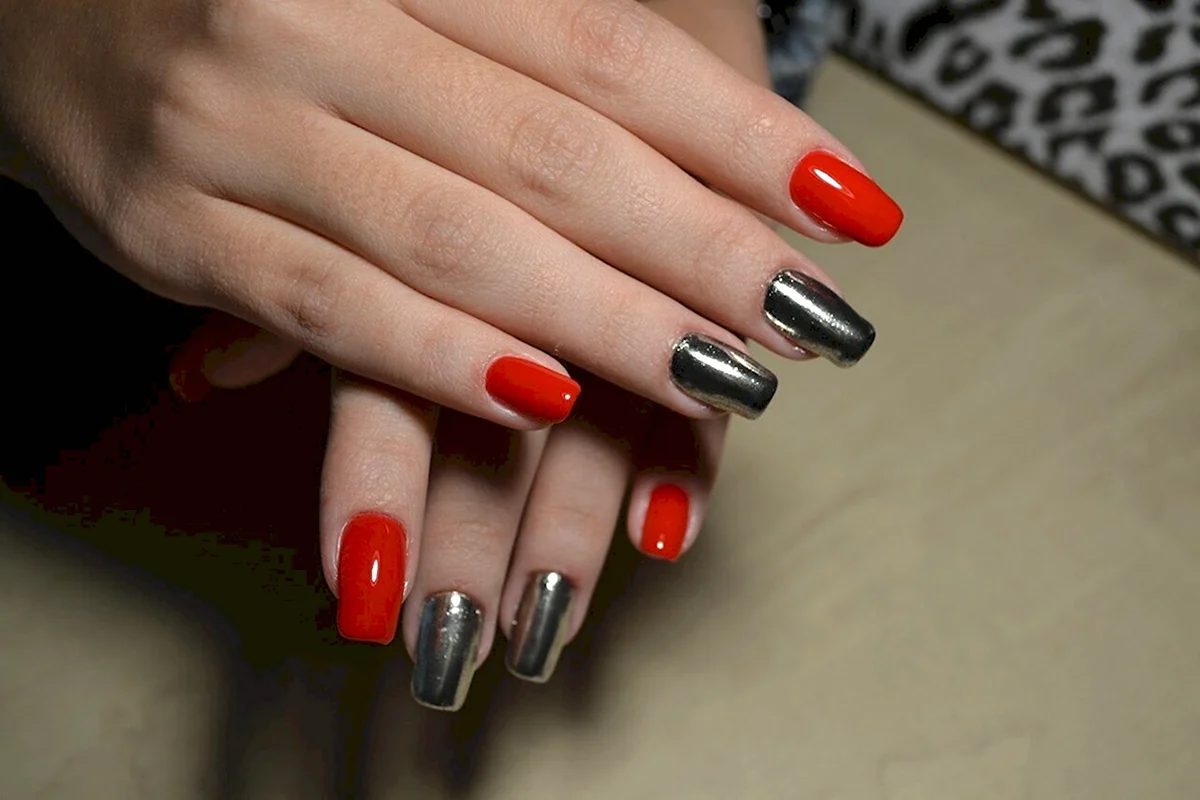 Красно серебристый маникюр