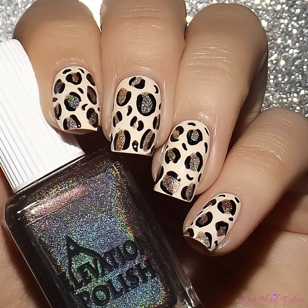 Маникюр зеленый с леопардом 2022