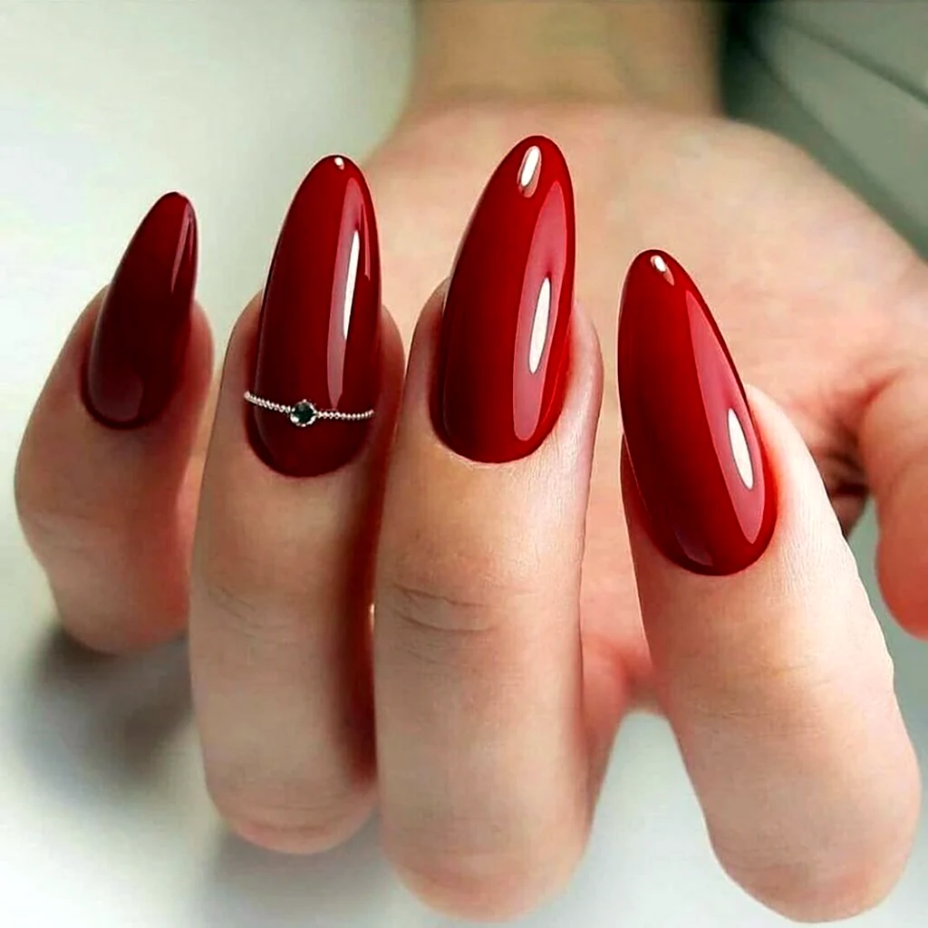 Красный маникюр
