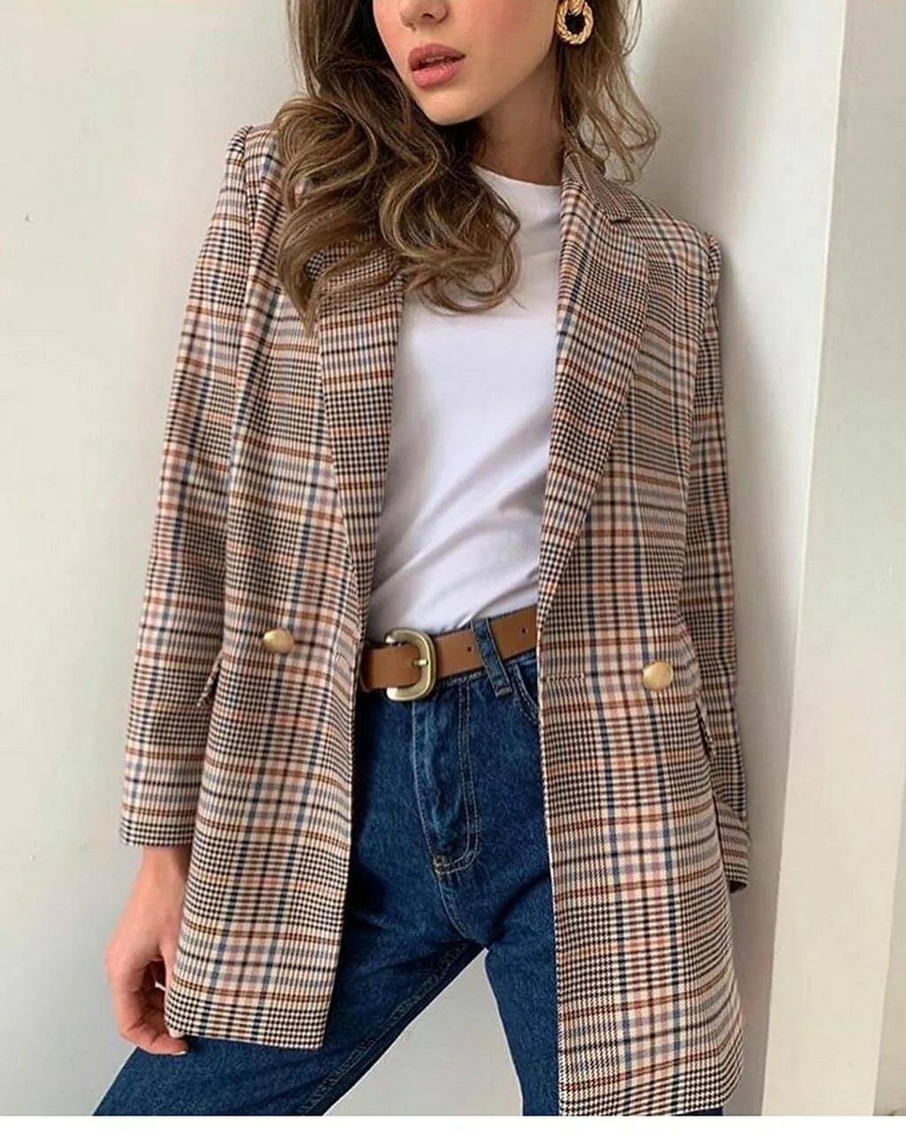 Бежевый пиджак в клетку женский