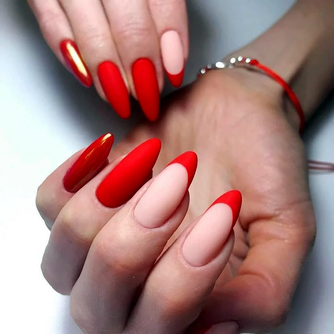 Красный матовый френч миндаль