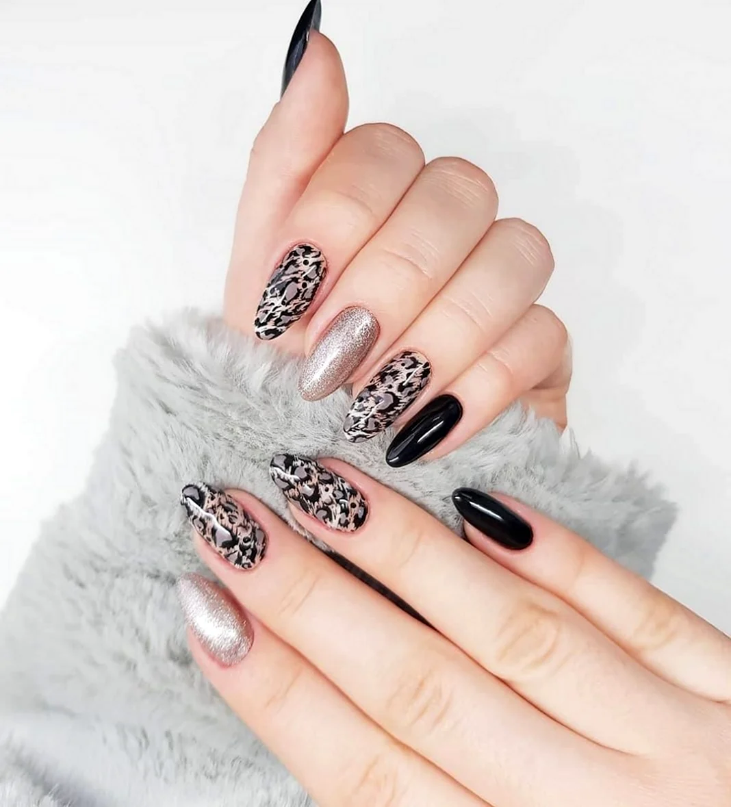 Змеиный маникюр 2022