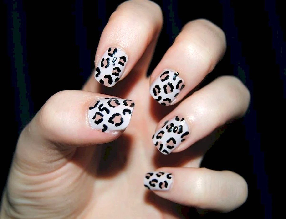 Маникюр с леопардовым рисунком