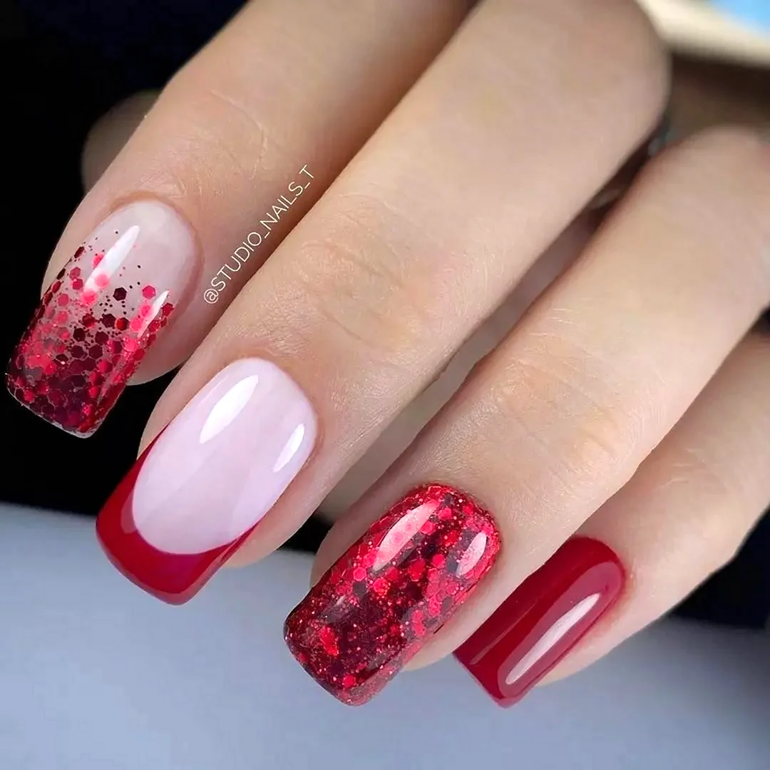 Красный летний маникюр 2022