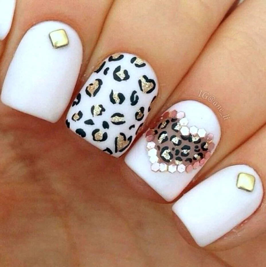 Маникюр белый с леопардом
