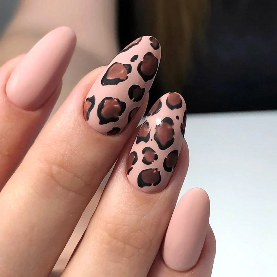 Маникюр леопард