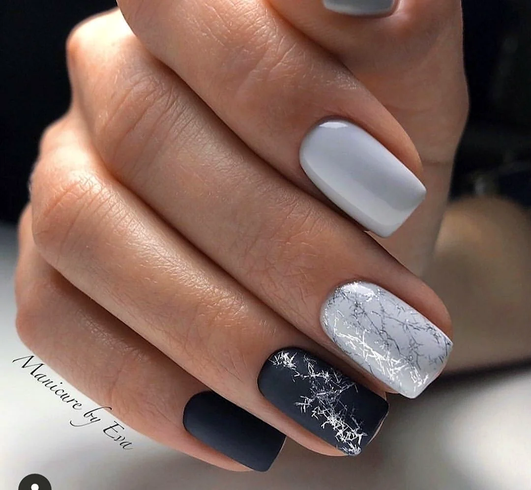 Серый маникюр