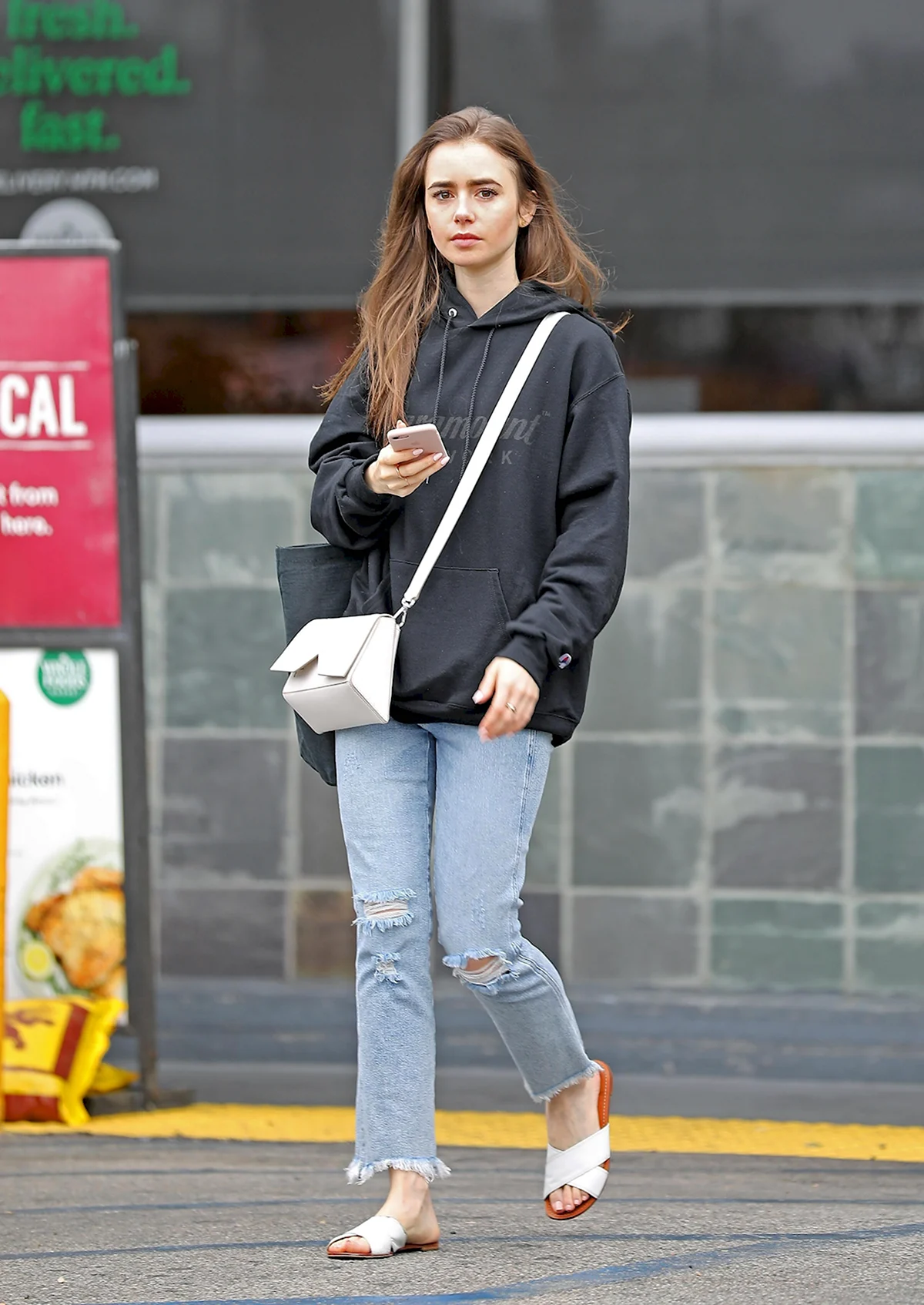 Лили Коллинз стиль