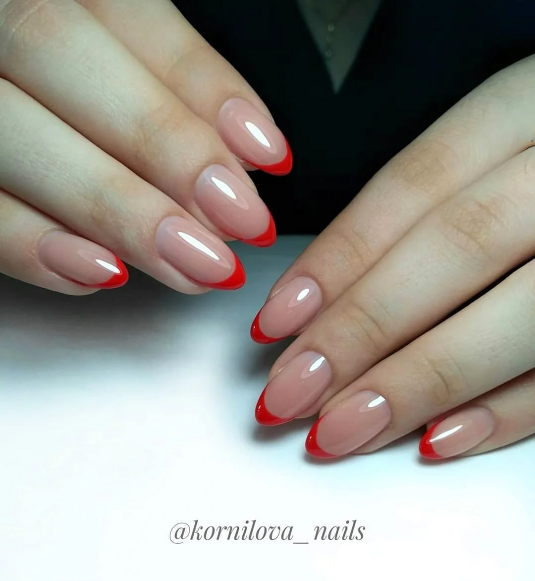 Красный френч на миндалевидных