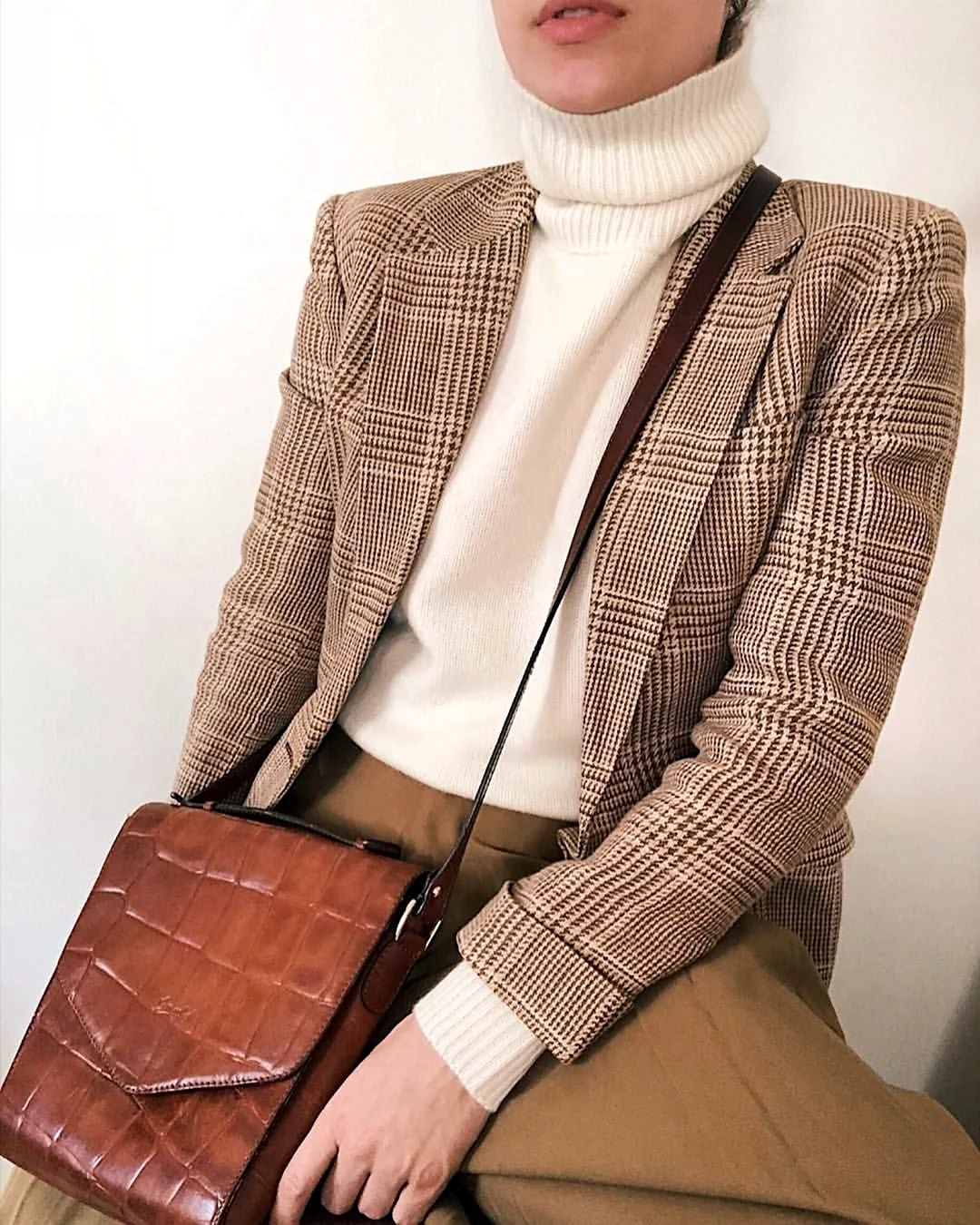 Коричневый пиджак в клетку женский