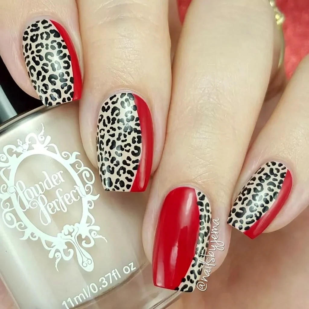 Красный маникюр с леопардовым принтом