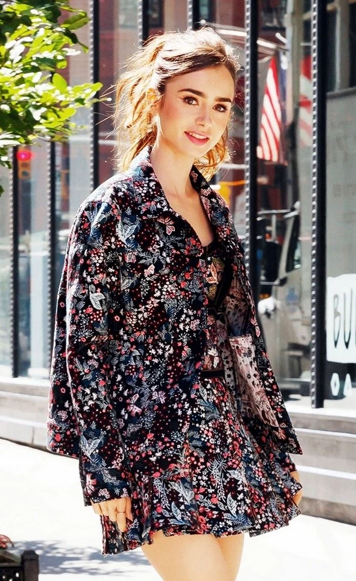 Лили Коллинз стиль