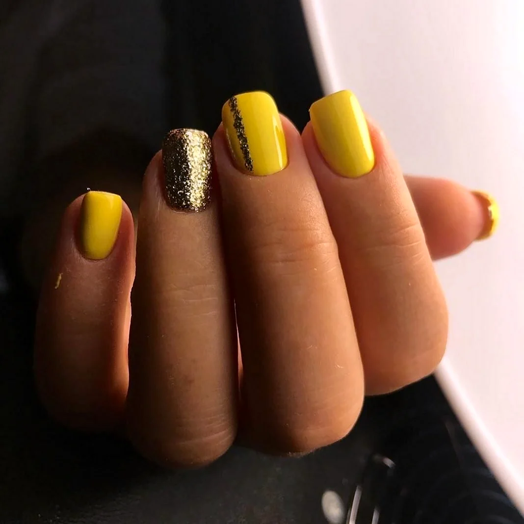 Жёлтый маникюр