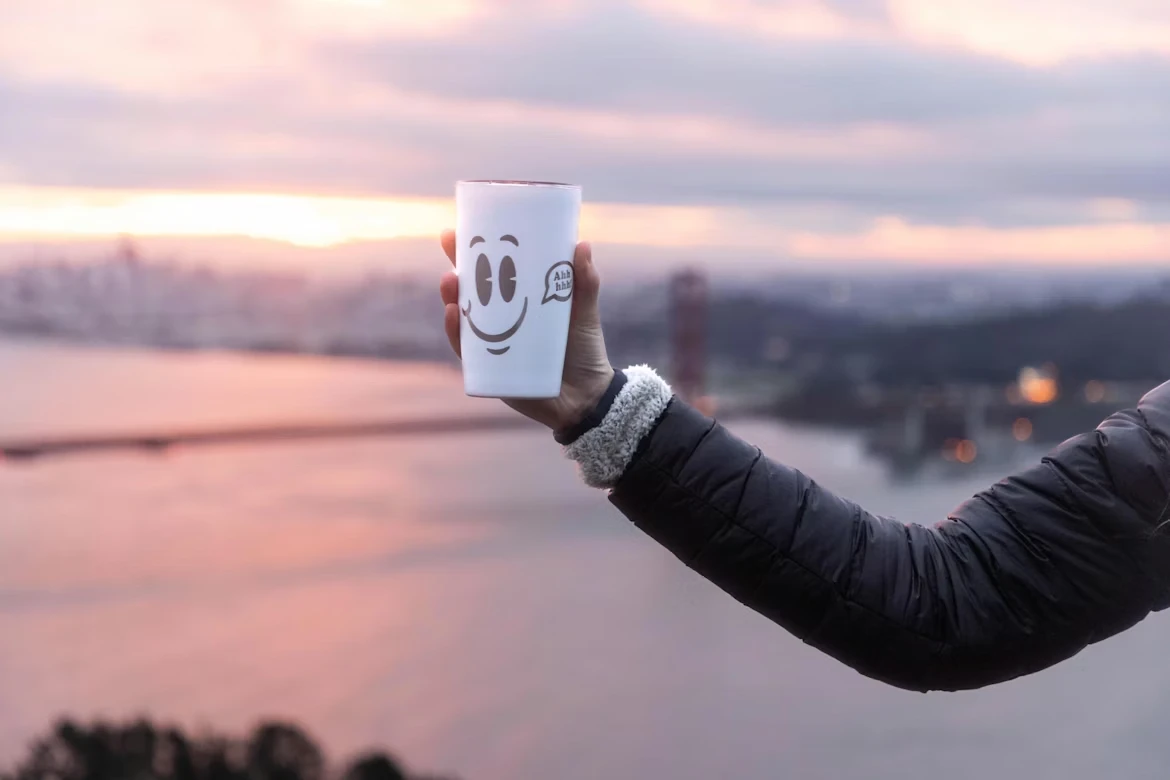 Зачем бизнесу нужны термокружки с логотипом?