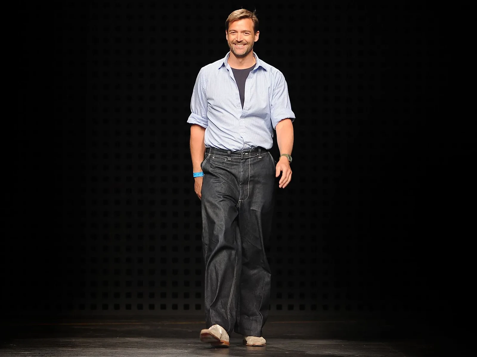 Как носить широкие мужские джинсы и выглядеть стильно, а не мешковато