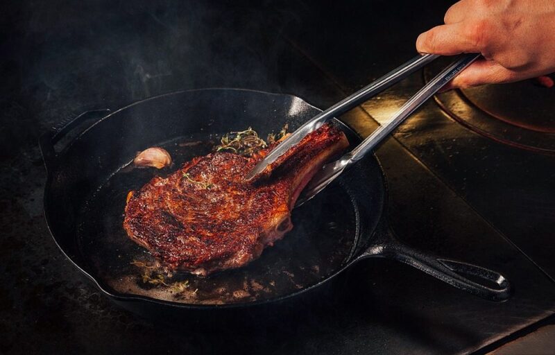Сковорода чи гриль: у чому реальна різниця для стейка