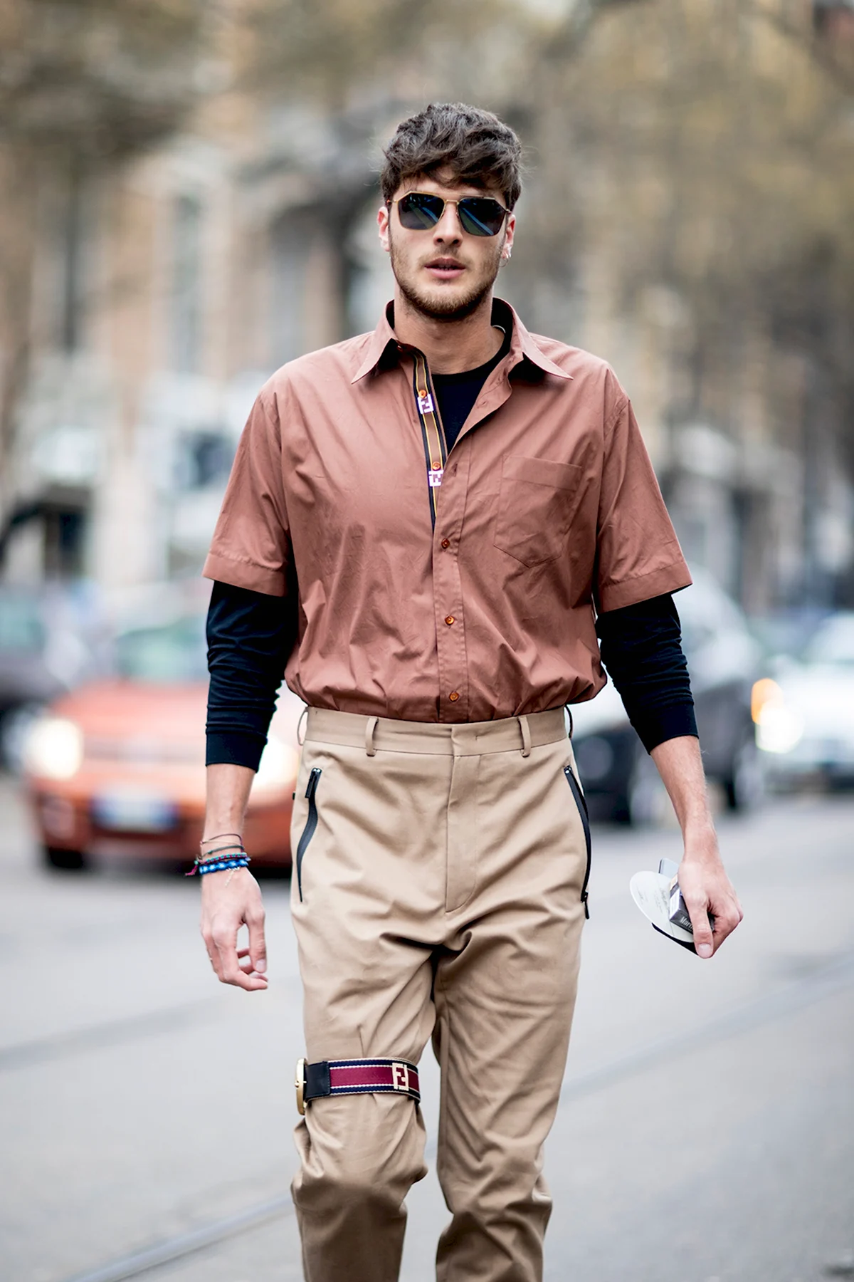 Модно одетые парни