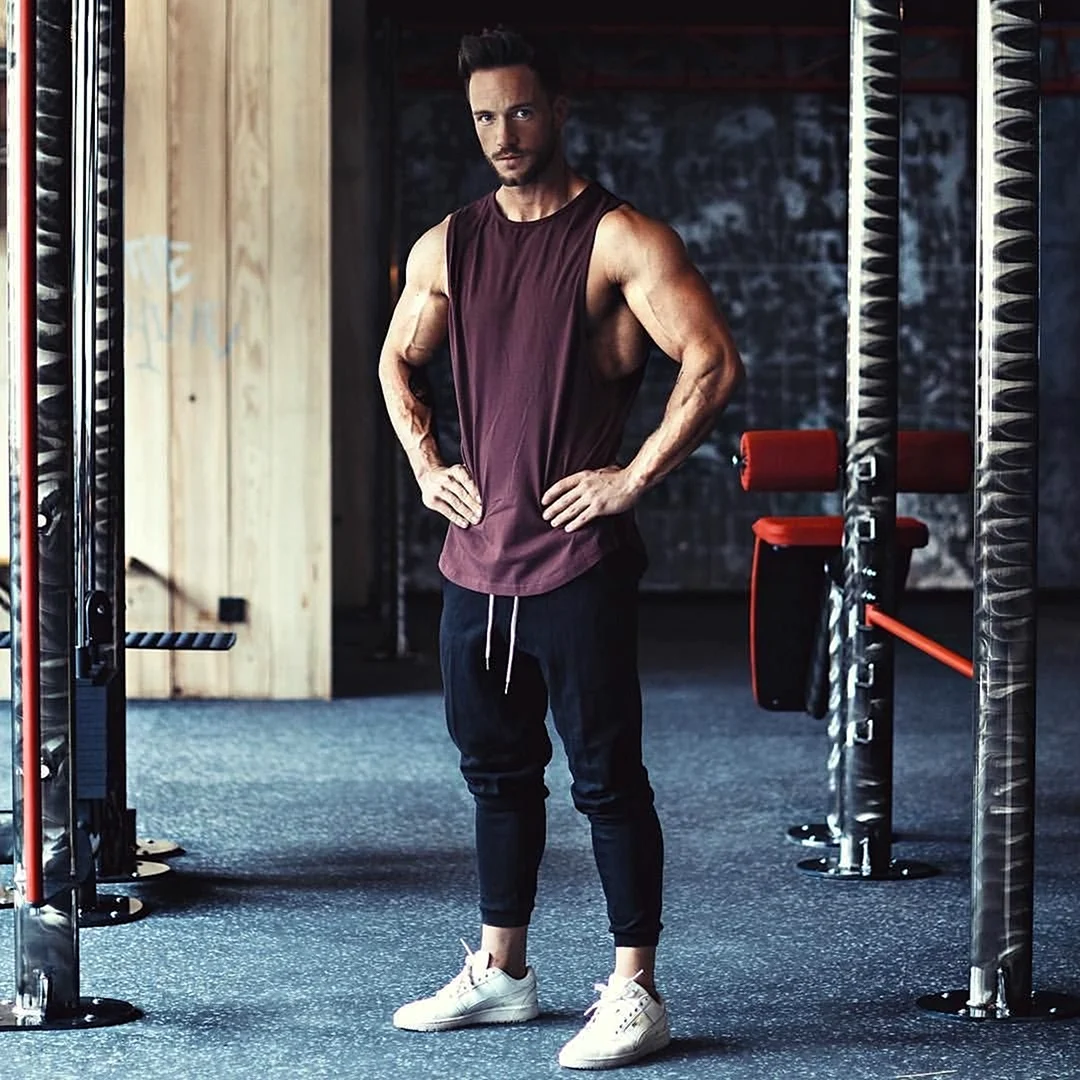 Мужской лук для спортзала