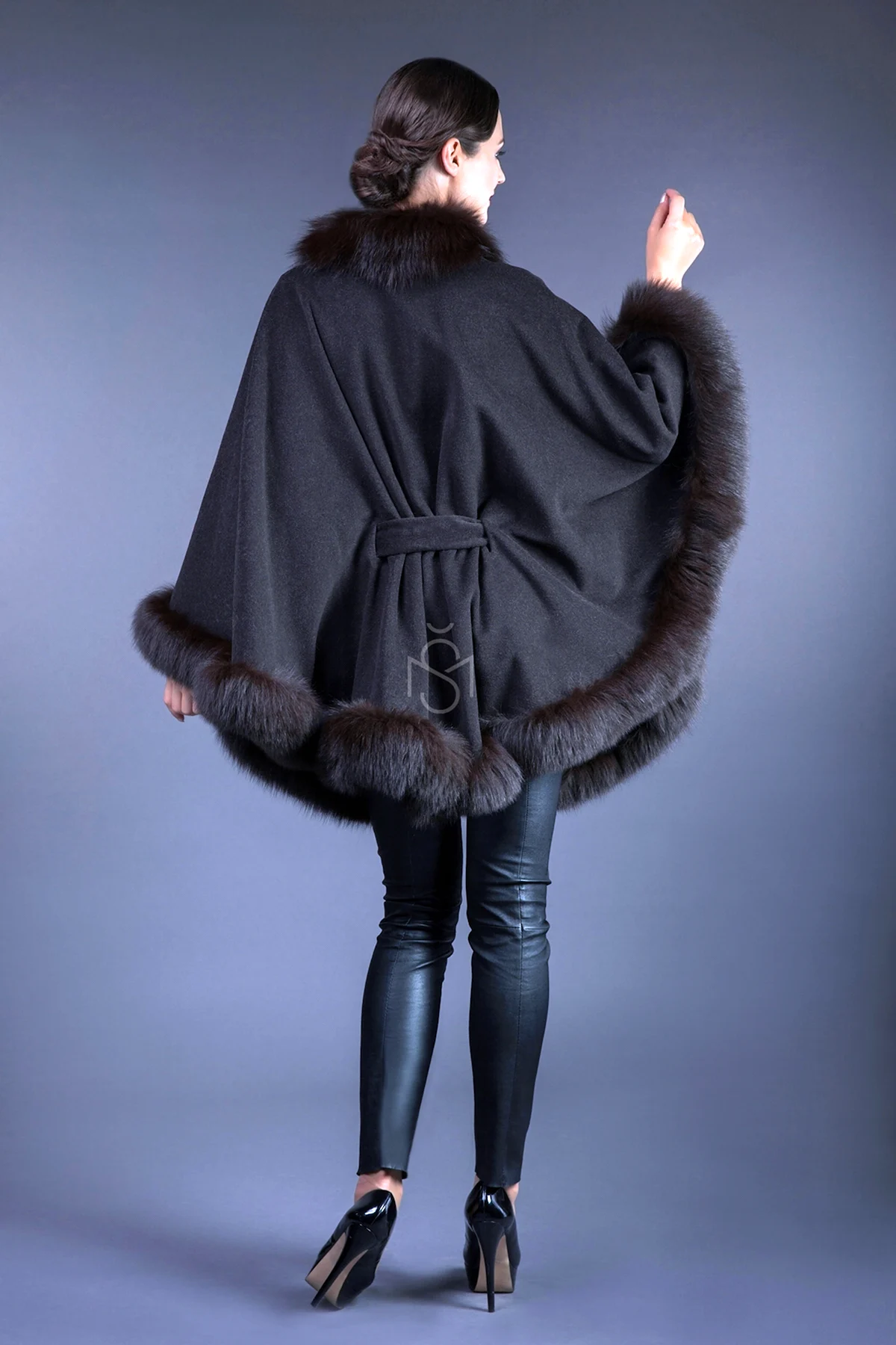 Пончо с мехом