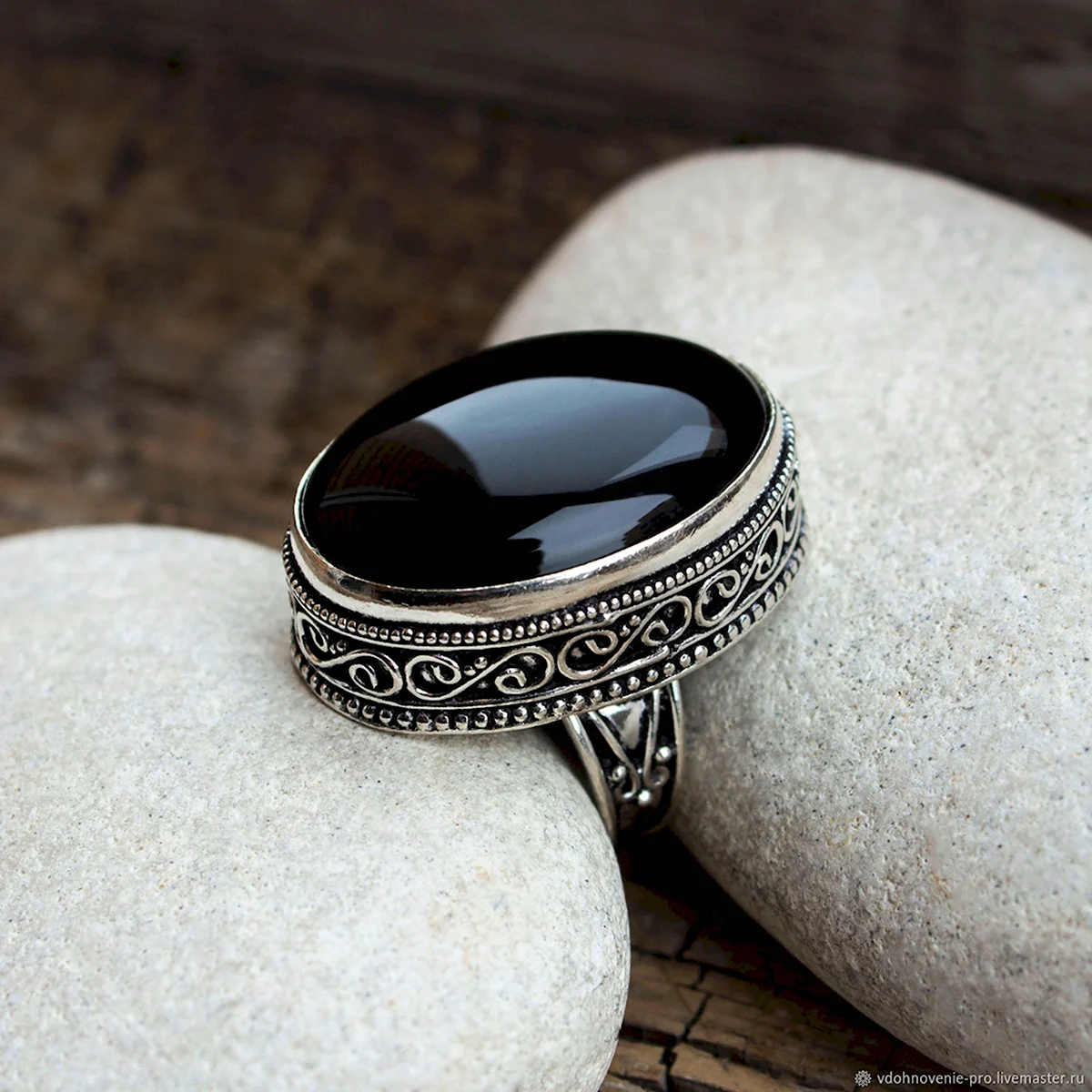 Кольцо черное с агатом r110