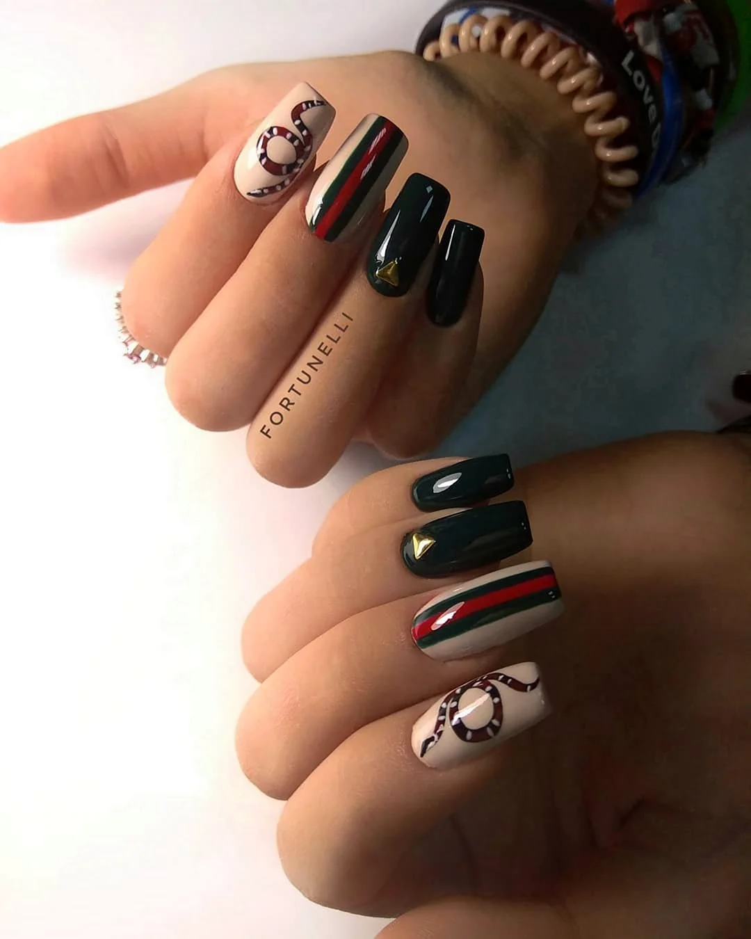 Маникюр гуччи со змеей