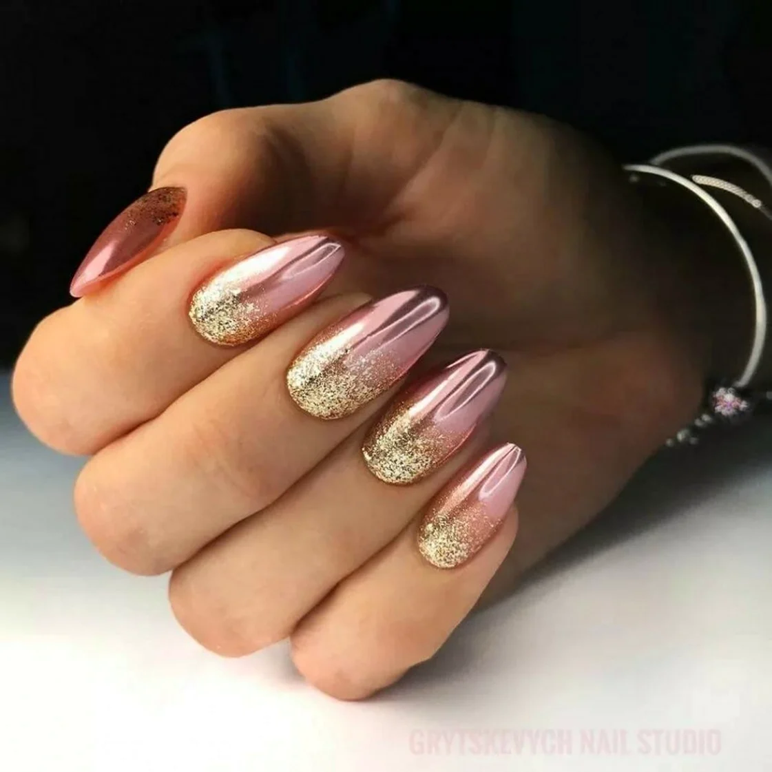 Нюдовый маникюр 2020 миндаль с втиркой