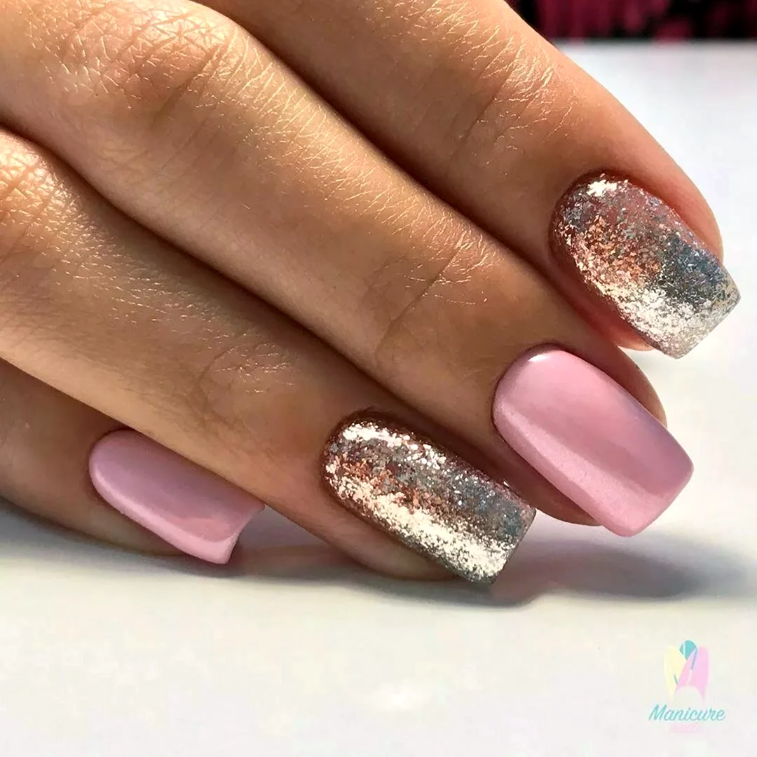 Ногти розовые с серебром