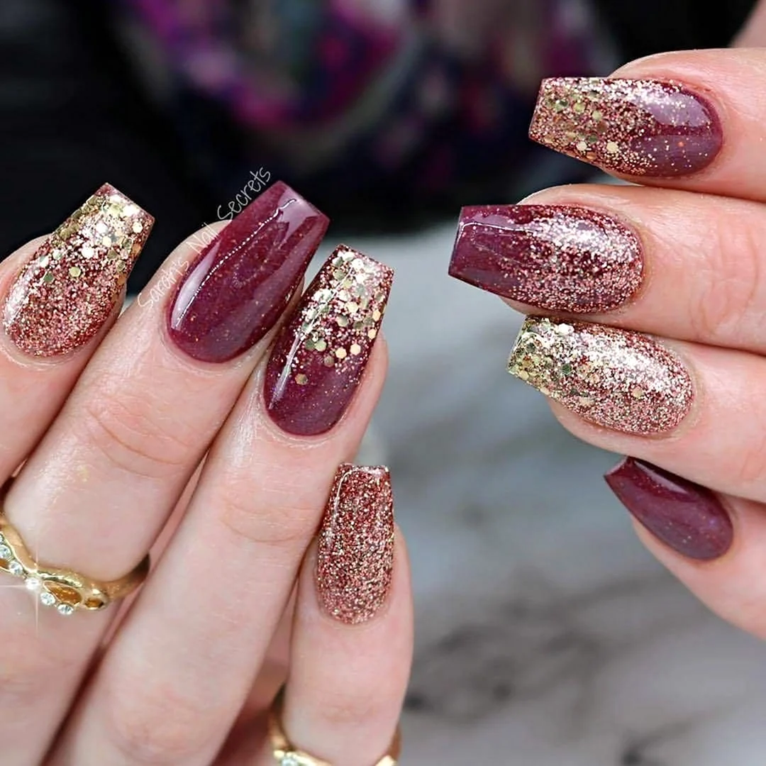 Ногти бордовые с золотом