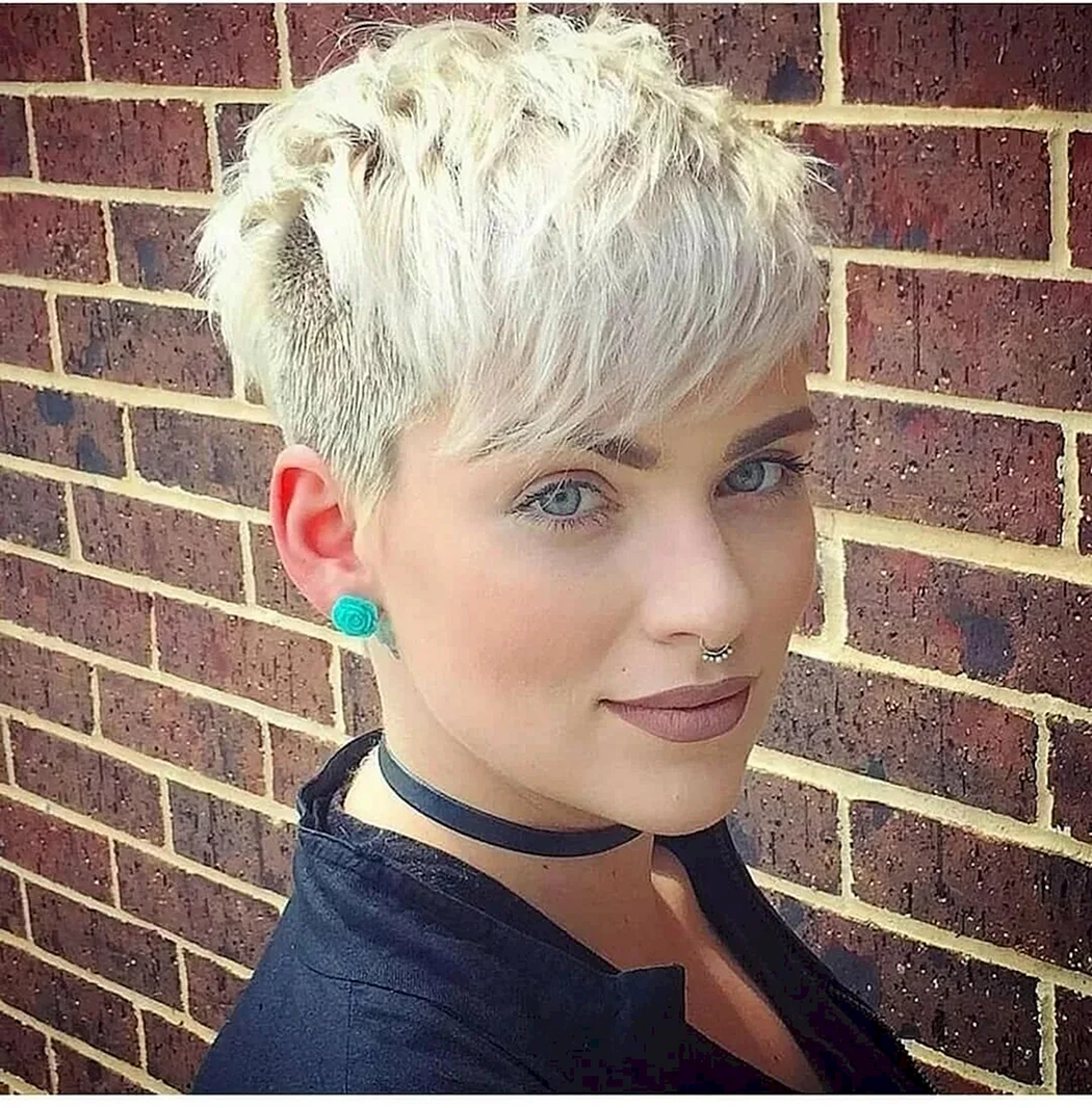 Короткие стрижки 2022 женские модные Пикси
