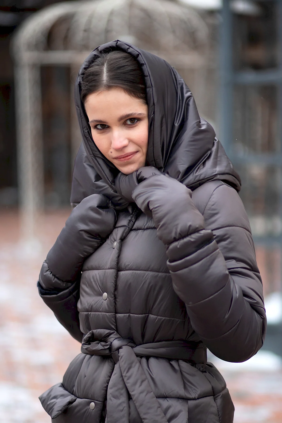 Красивые девушки в пуховиках