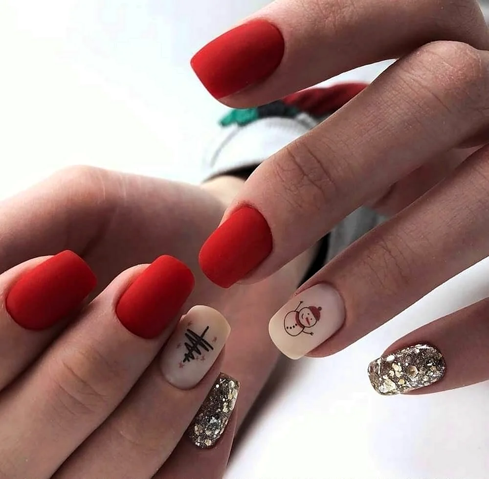 Новогодний маникюр красный матовый