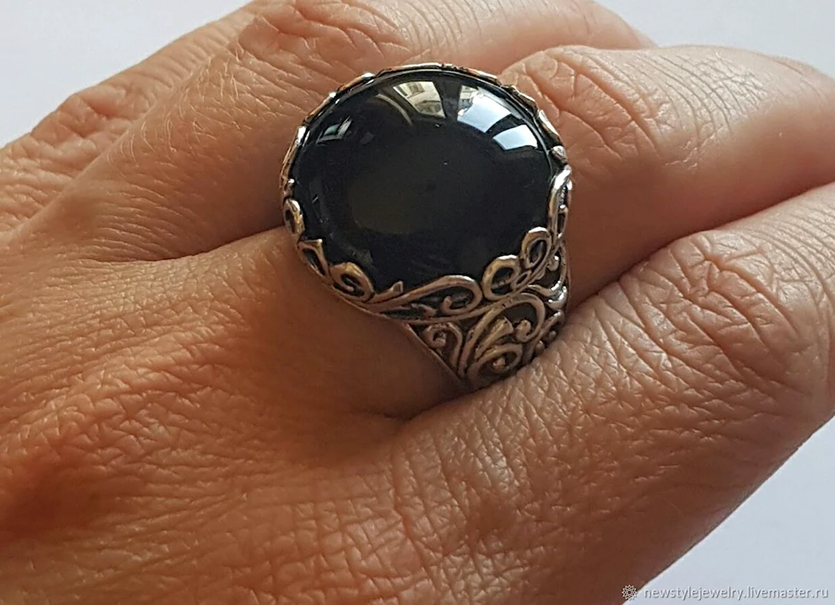 Оникс камень черный кольца