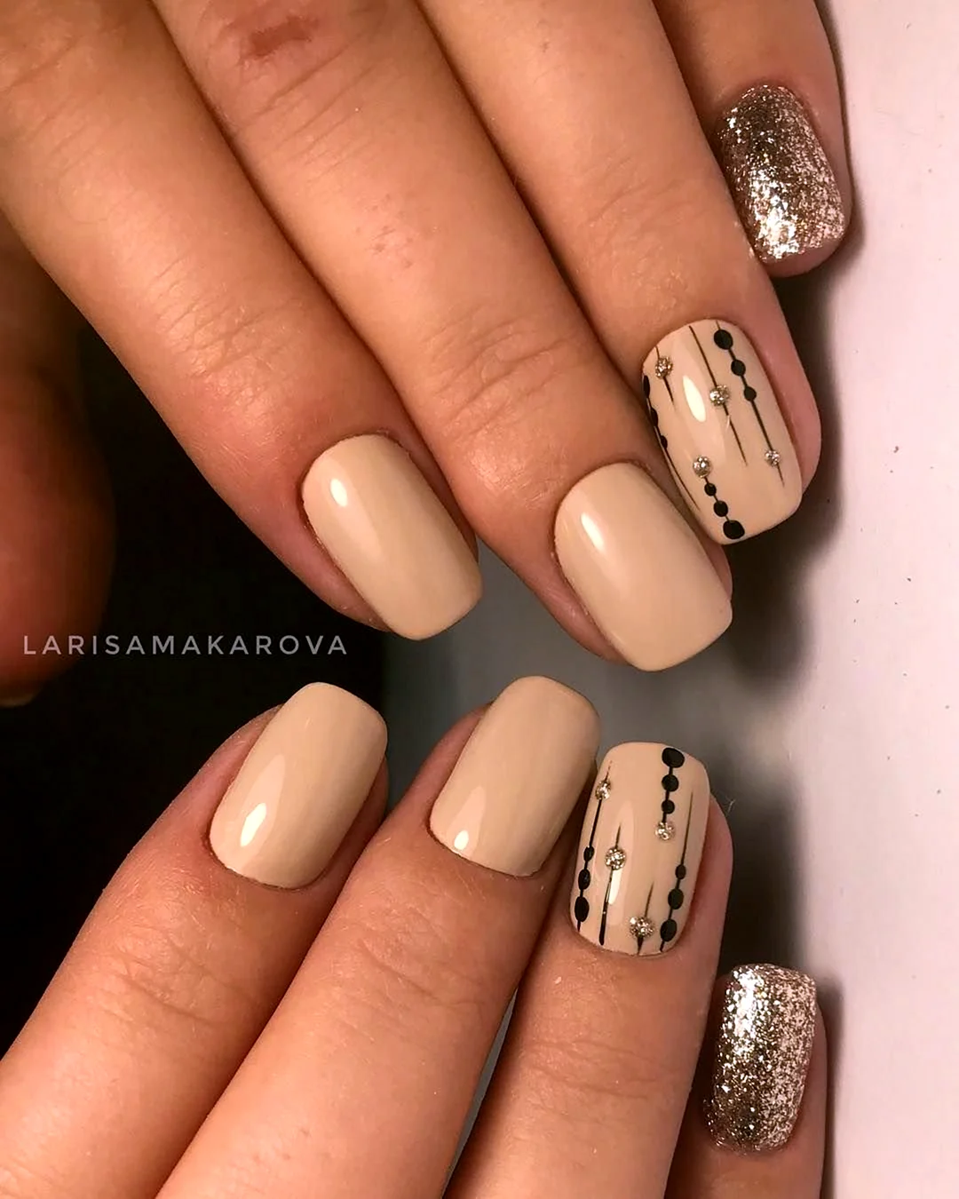 Бежевый маникюр
