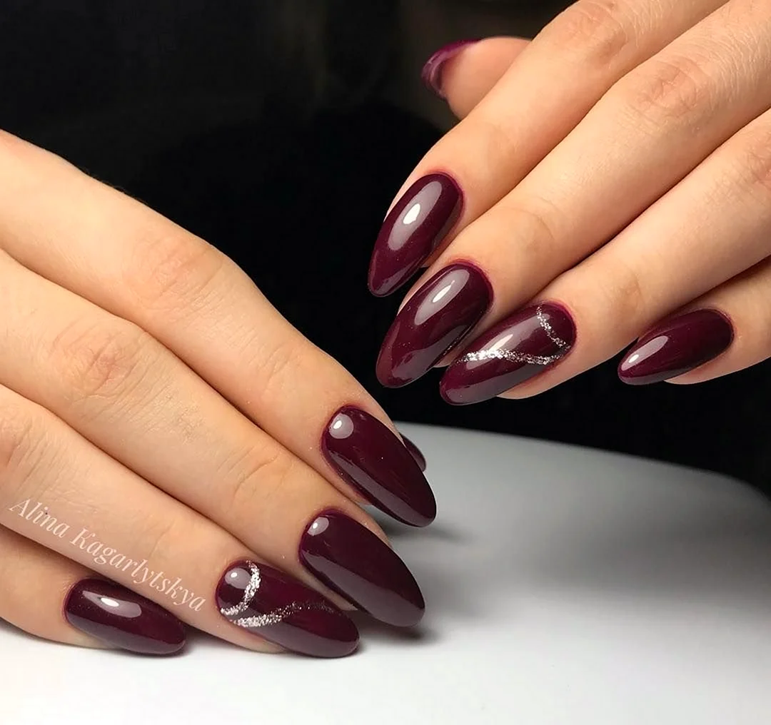 Маникюр марсала миндаль