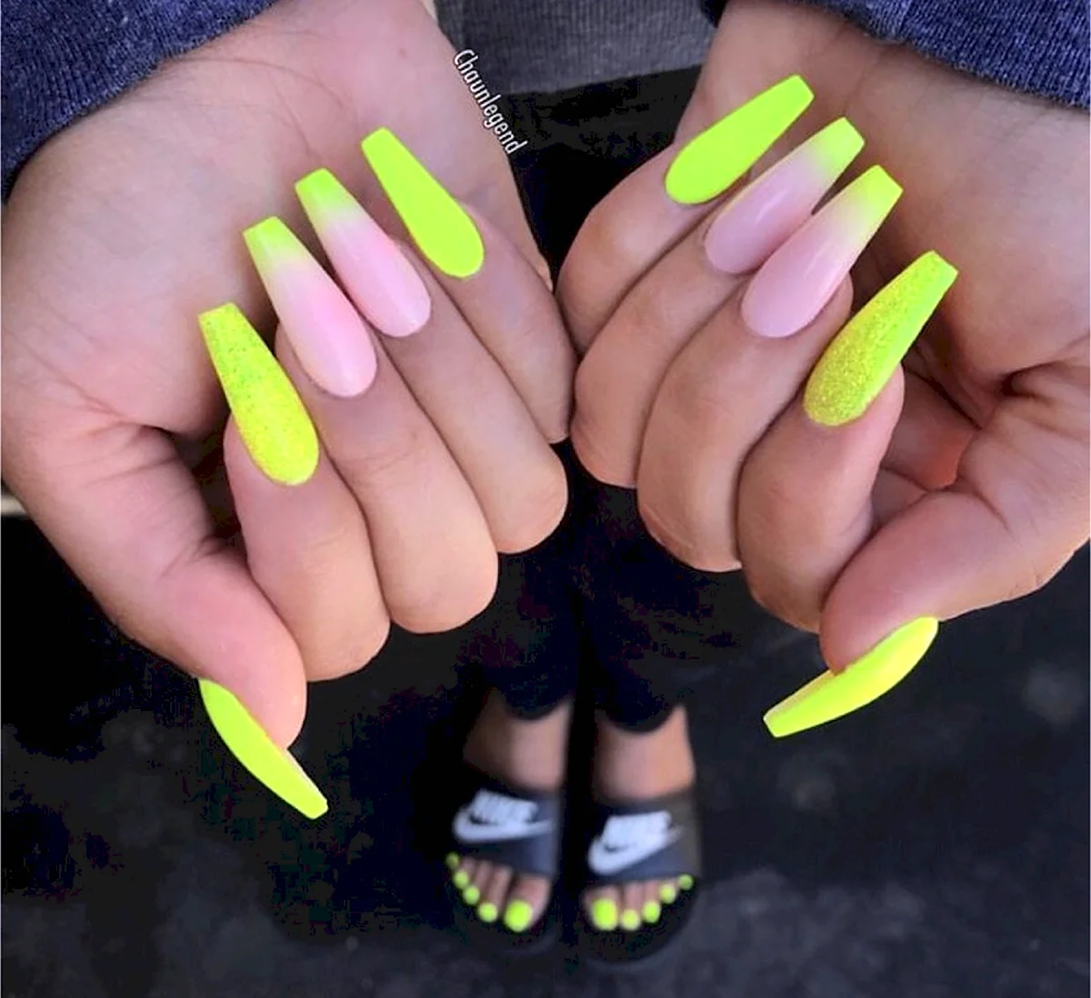 Ногти кислотного цвета