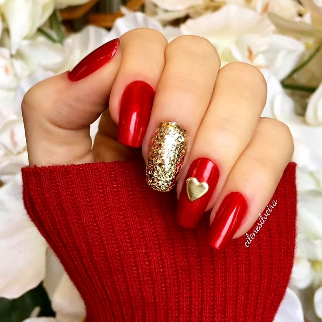 Красный маникюр