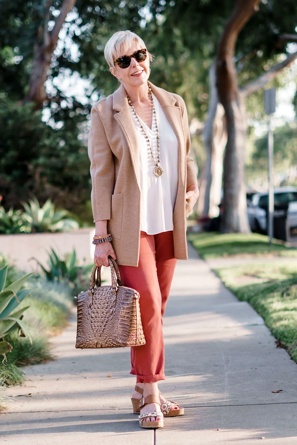 Стильная одежда для женщин после 40