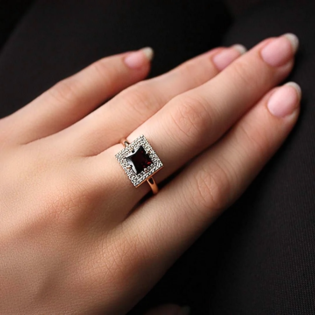 Кольцо с квадратным камнем