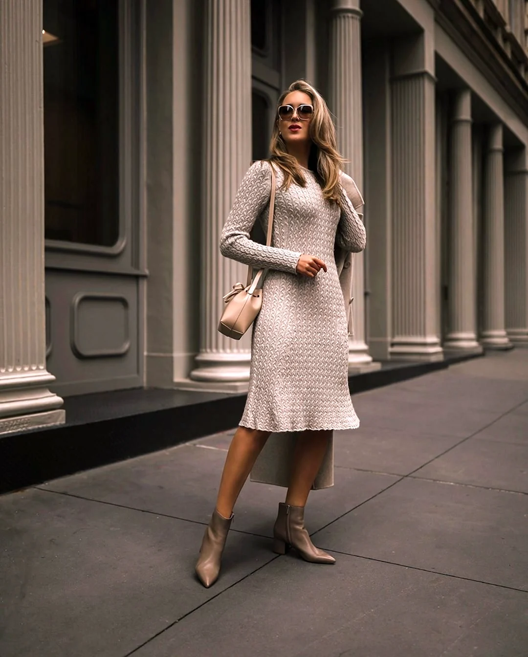 Образ с вязаным платьем