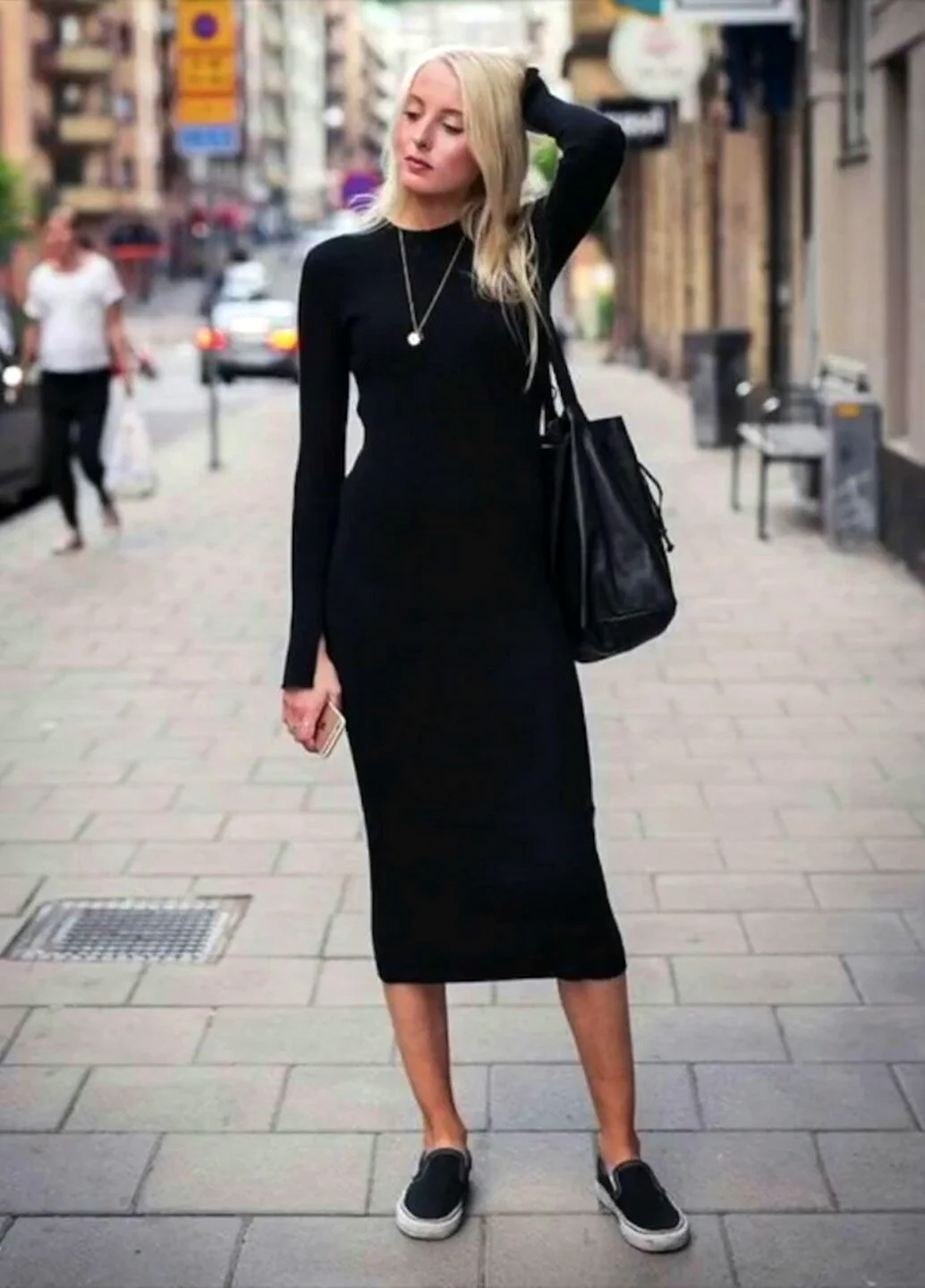 Черное трикотажное платье миди стрит стайл