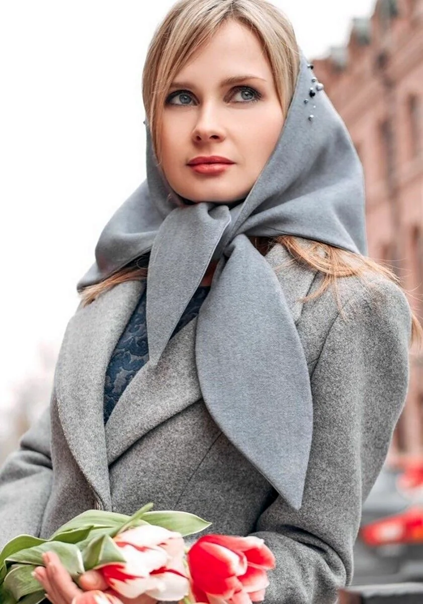 Платок под пальто