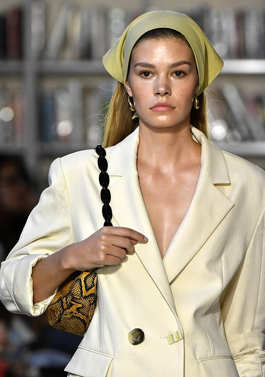 Тренд косынка на голову 2020