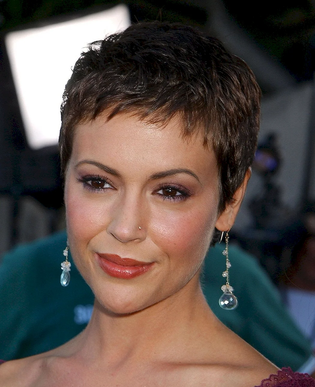 Алисса Милано с короткой стрижкой