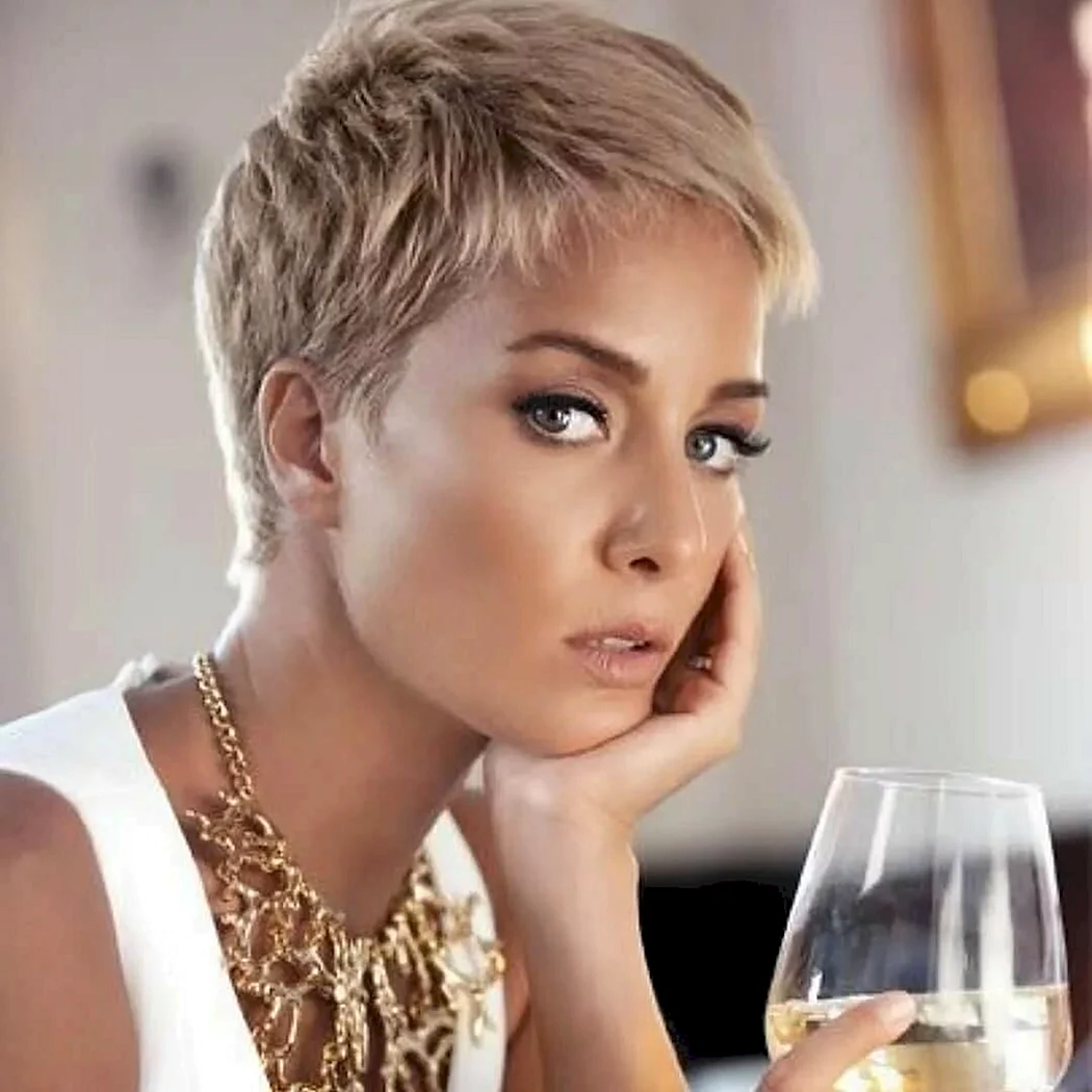 Стрижка Пикси Калманович