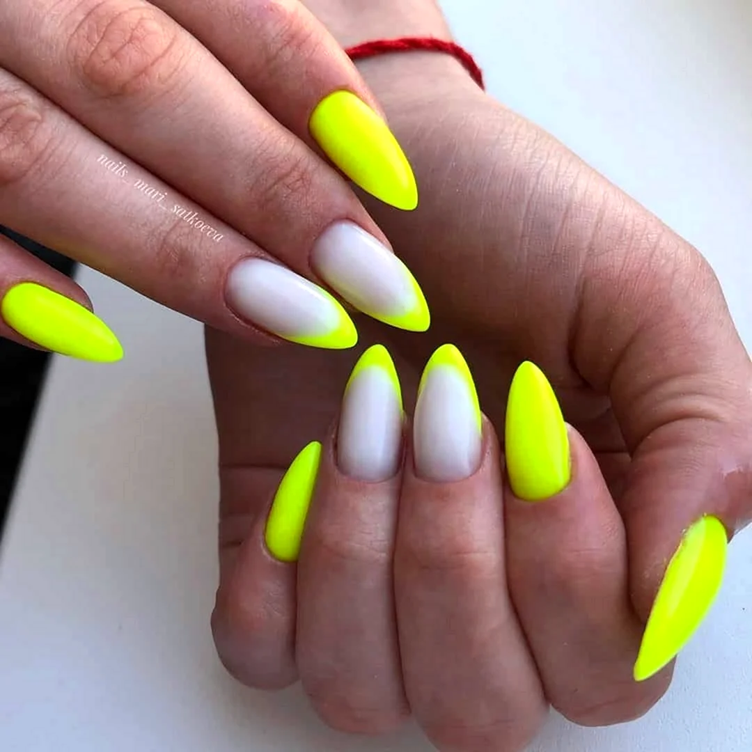 Неоновый френч миндаль