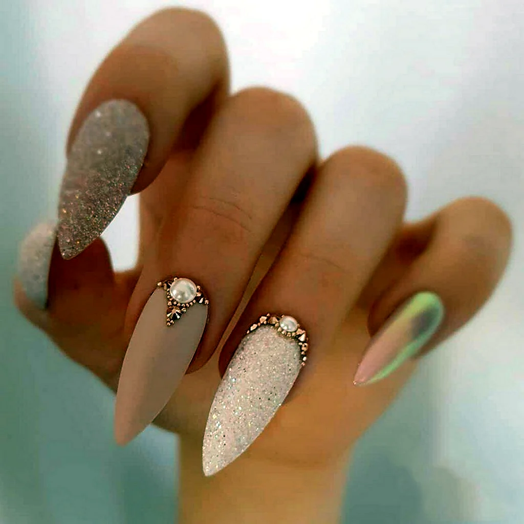 Нюдовый маникюр 2022 миндаль