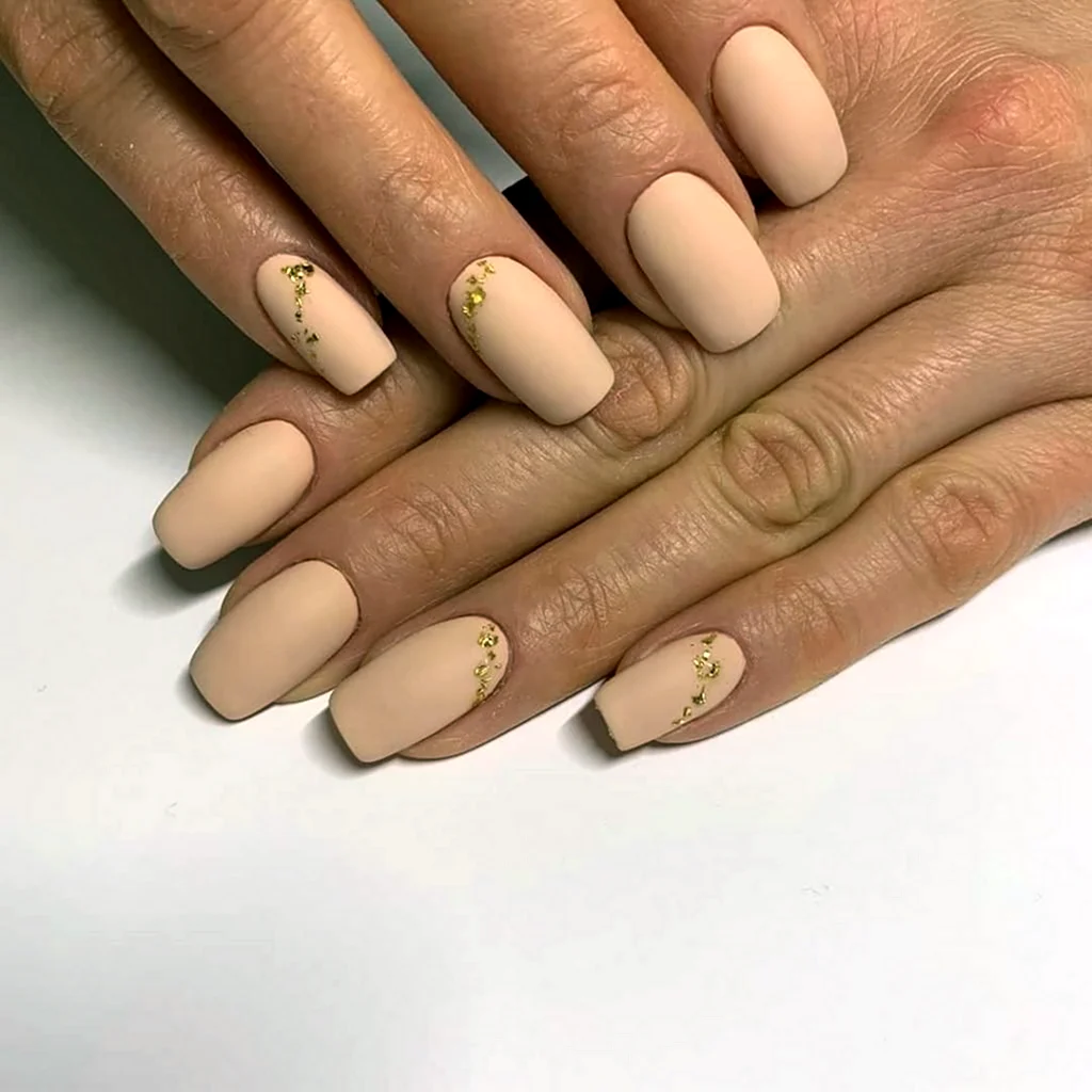 Бежевый маникюр