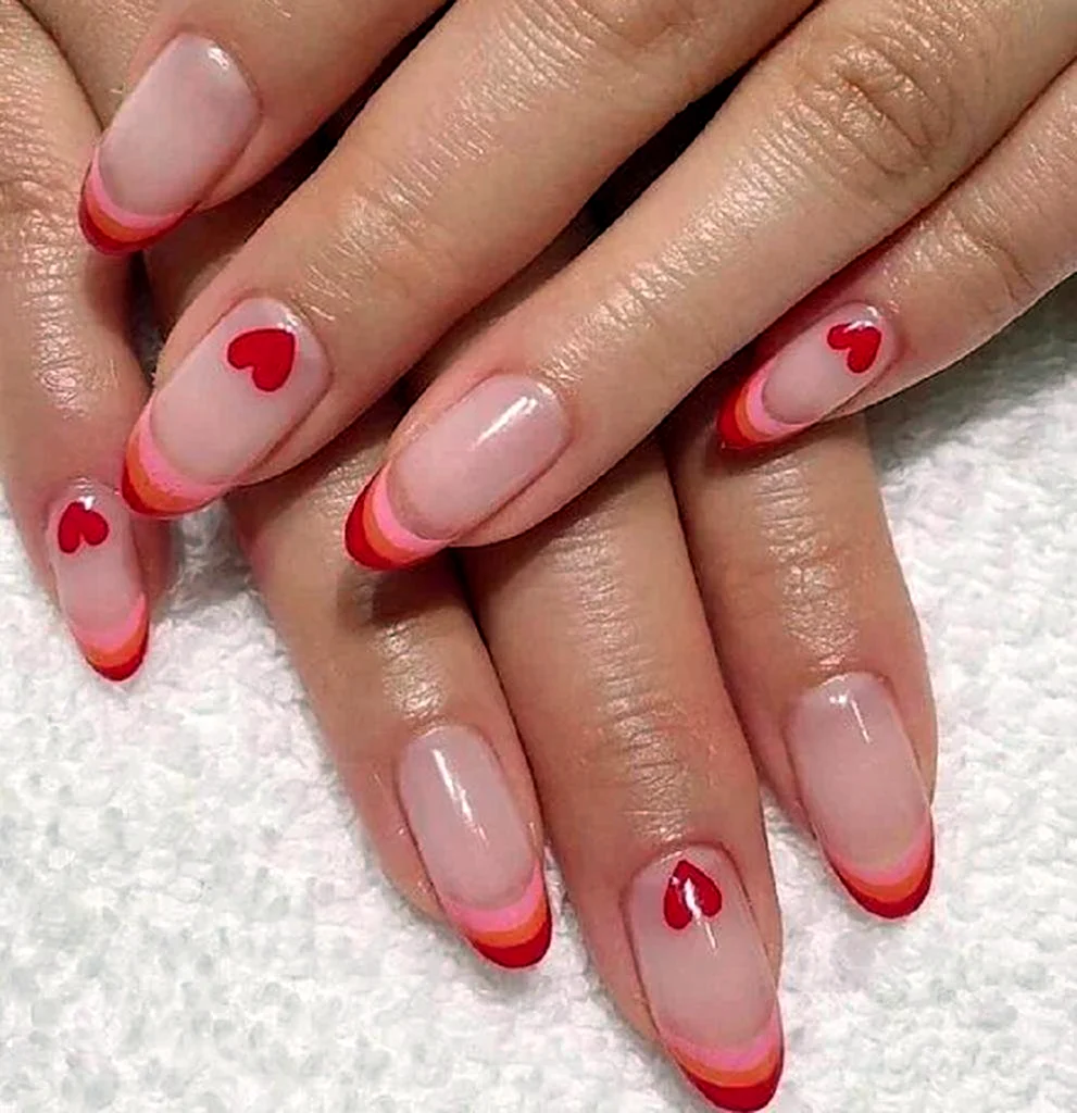 Розовый френч на овальных ногтях