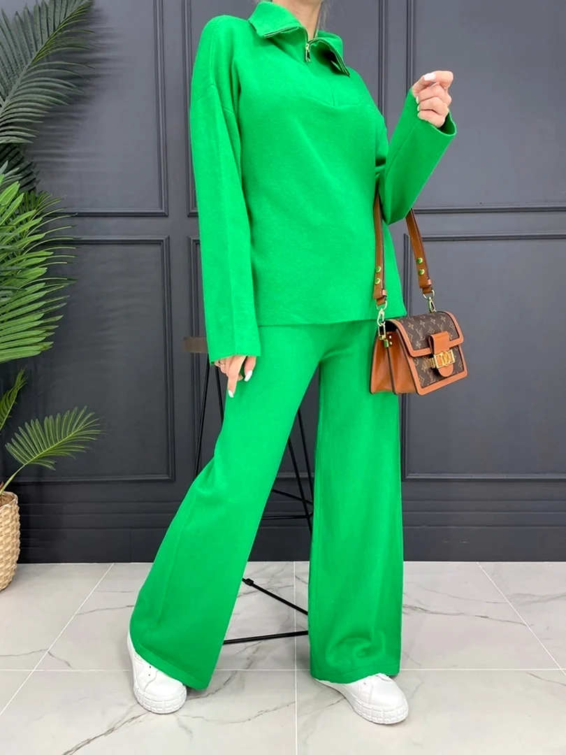 Зеленый костюм двойка женский