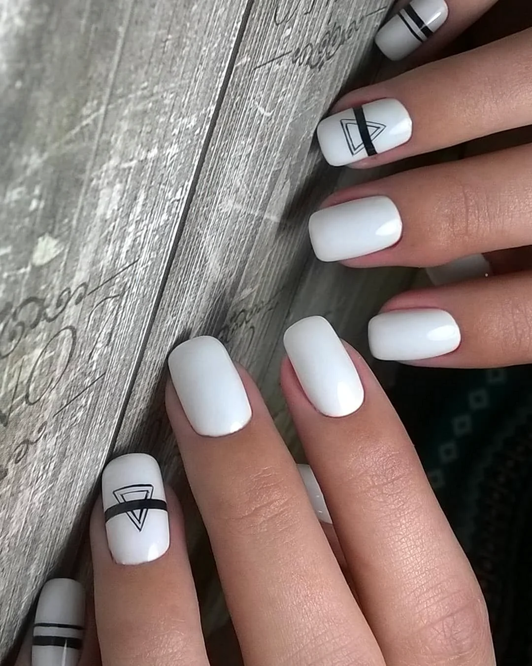 Белый маникюр